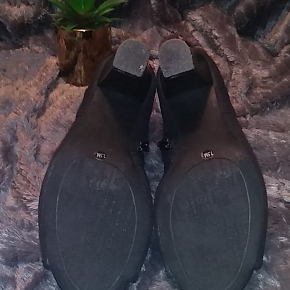 Giani Bernini heeled fish mouth booties - Picture 6 of 7